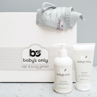 Een heerlijke verzorgingslijn met natuurlijke bestanddelen (oa kamille) voor de allerkleinsten; Baby’s Only lanceert de ‘Hair & Body’ giftset.