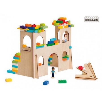 Met de houten doorbouwplaten van BRIKKON bouwen kinderen de mooiste fantasiebomen en prinsessenkastelen. Gewoon, met de LEGO die ze al hebben.