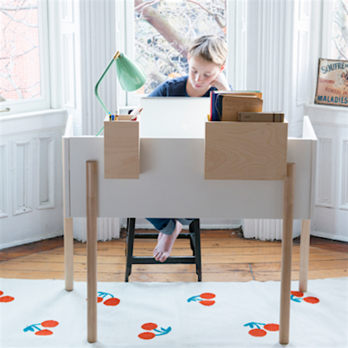 Huiswerk doe je in stijl aan het nieuwe bureau 'de Brooklyn desk' van Oeuf!