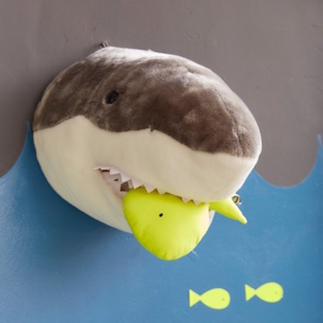 Saartje Prum brengt een nieuwe collectie op de markt: Duiker. De lijn bestaat uit stoere bedden, fris beddengoed, kussens in de vorm van vissen.