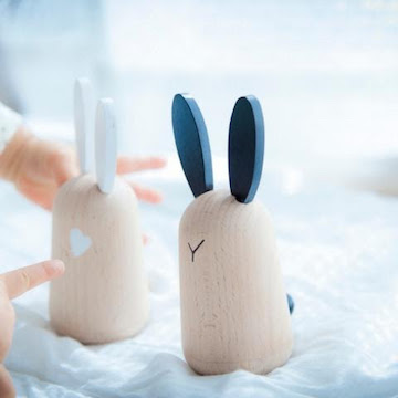 Mooi kraamcadeau de Kiko + Usagi rabbit friends, een prachtige set tuimelaars.