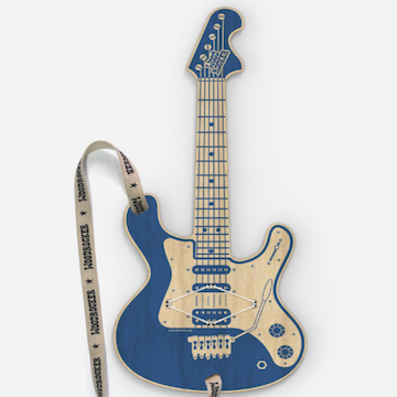 Een geweldige gitaar van Neue Freunde. Met je telefoon kan je de sterren van de hemel spelen. Via Pomme de Jus.