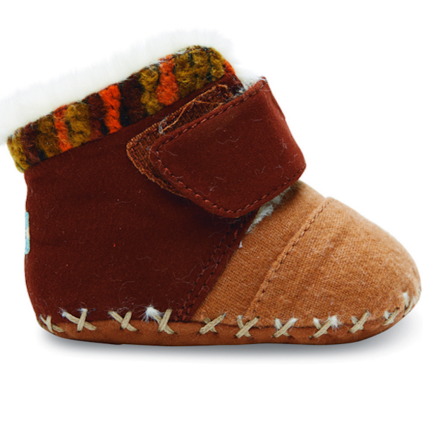 Warme teentjes met deze slofjes van TOMS. Voor elk paar dat je koopt gaat er één paar nieuwe schoenen naar een kind in nood