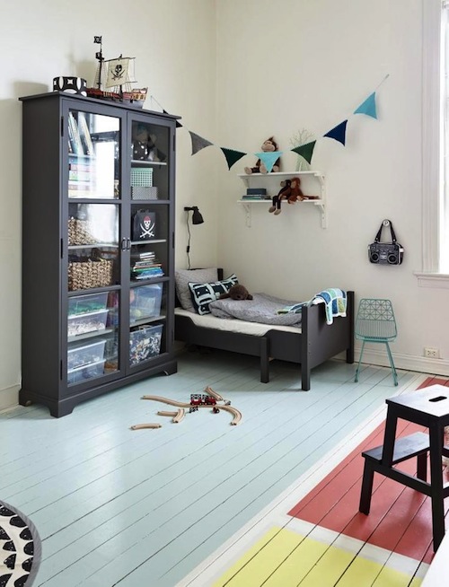 Kidsrooms with woodenfloor