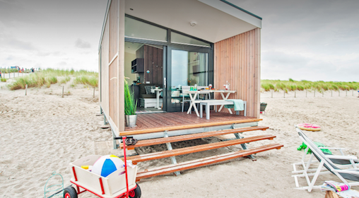 IN DE STRANDHUISJES IN KIJKDUIN KAN JE SLAPEN OP HET STRAND