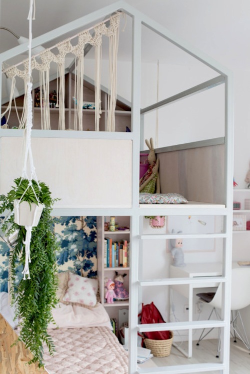 http::petitandsmall.com:a-creative-and-playful-girls-room: