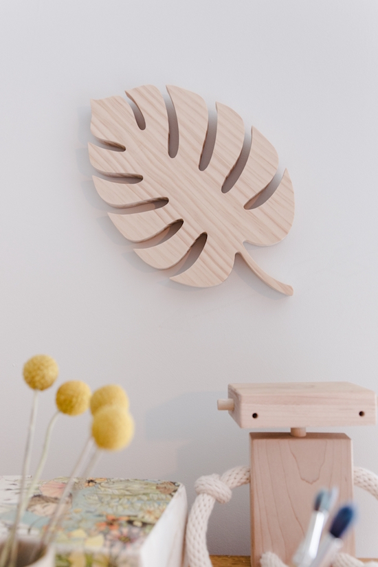 MONSTERA LEAF IN PINE BY LALA LOVES DÉCOR