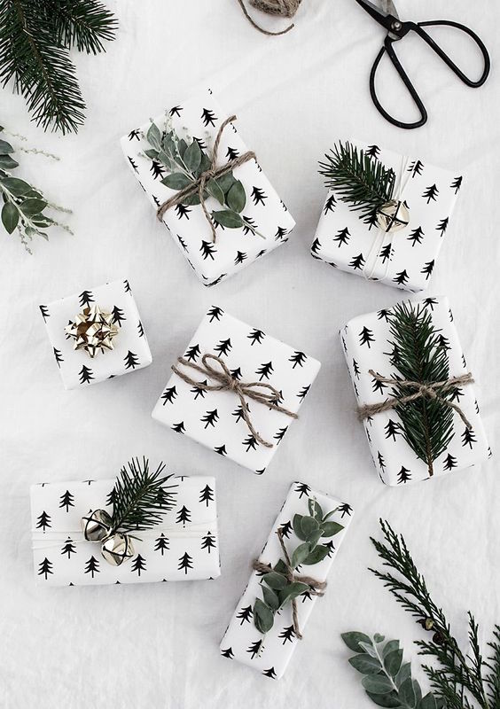 www.homeyohmy.com:printable-christmas-wrapping-paper: