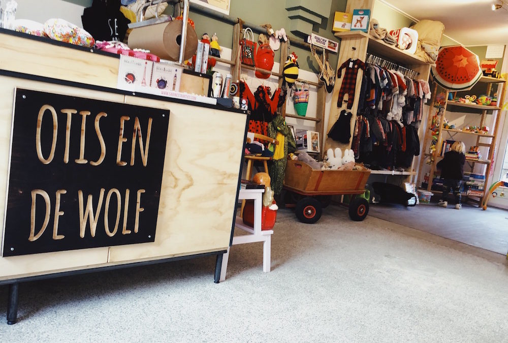 OTIS & DE WOLF; WINKEL VOL MET TWEEDEHANDS & NIEUWE KLEDING