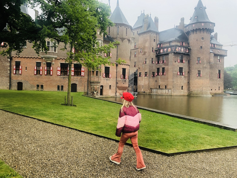 AANRADER; TENTOONSTELLING BON VOYAGE IN KASTEEL DE HAAR