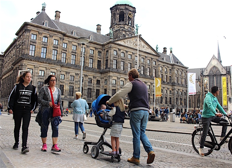 TRAVEL BABY AMSTERDAM; MAAKT REIZEN MET KINDEREN MAKKELIJKER!