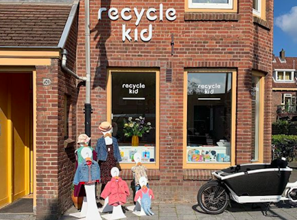 RECYCLEKID BOUTIQUE; TWEEDEHANDS EN NIEUWE DUURZAME SCHATTEN ZOEKEN