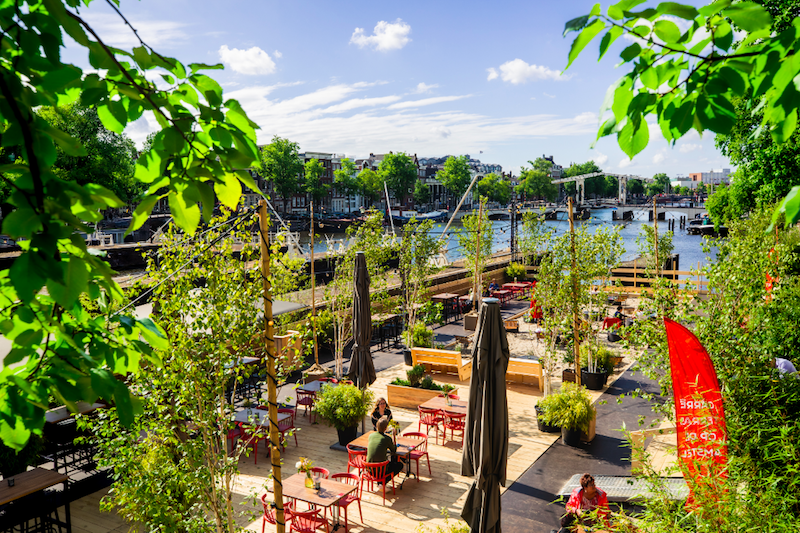 CARRÉ GROTE ZOMERSE (KIDSPROOF!) TERRAS OP DE AMSTEL IS WEER OPEN