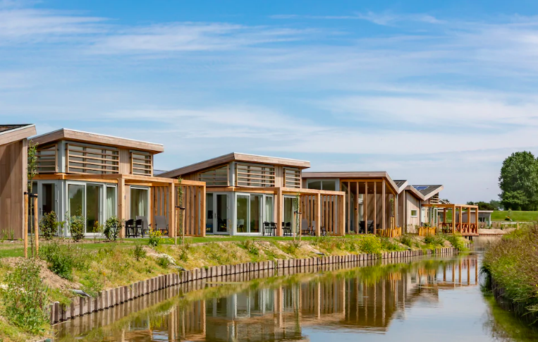 NIEUW; WATER VILLAGE PARK BIJ HET STRAND IN ZEELAND!