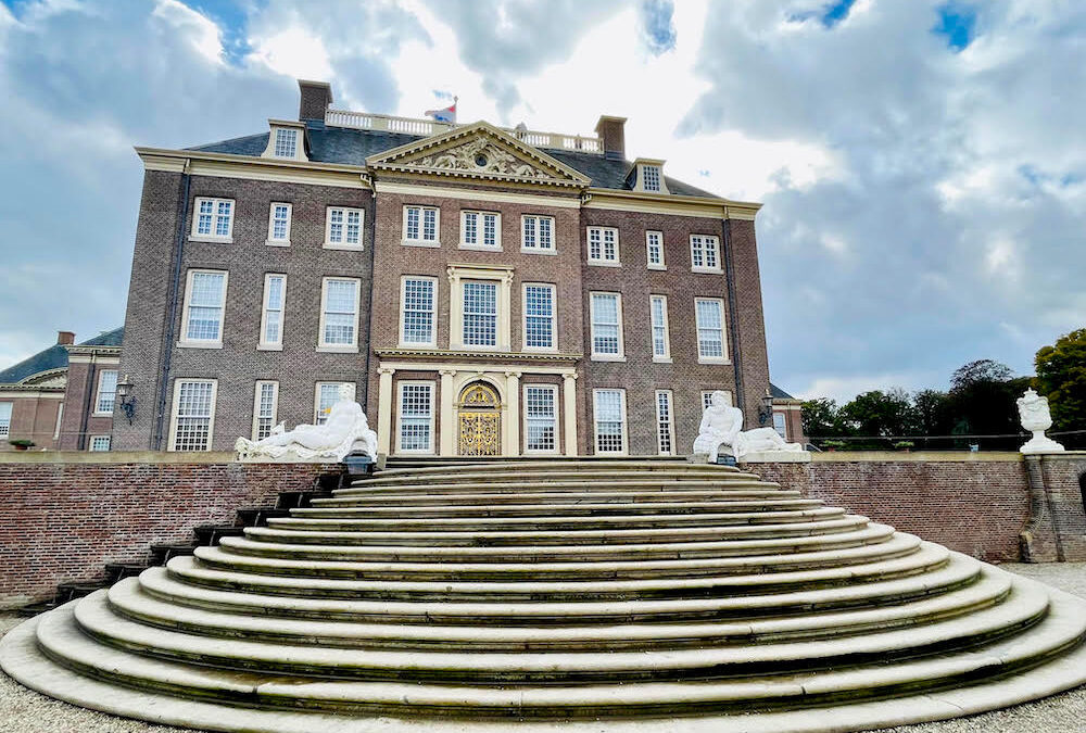 PALEIS HET LOO IN APELDOORN; NU MET JUNIORPALEIS VOOR KINDEREN