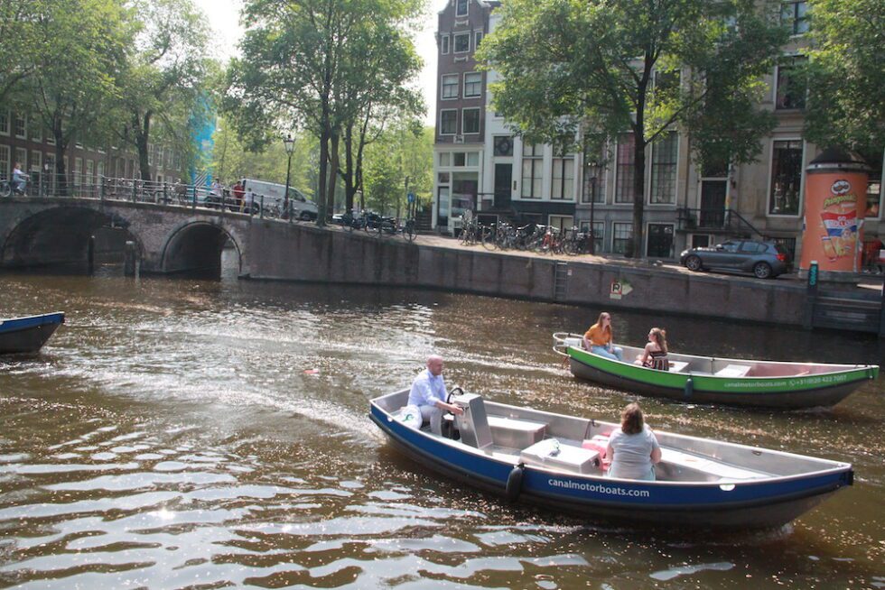 LEUKE ACTIVITEIT: SLOEP HUREN IN AMSTERDAM VIA CANAL MOTORBOATS