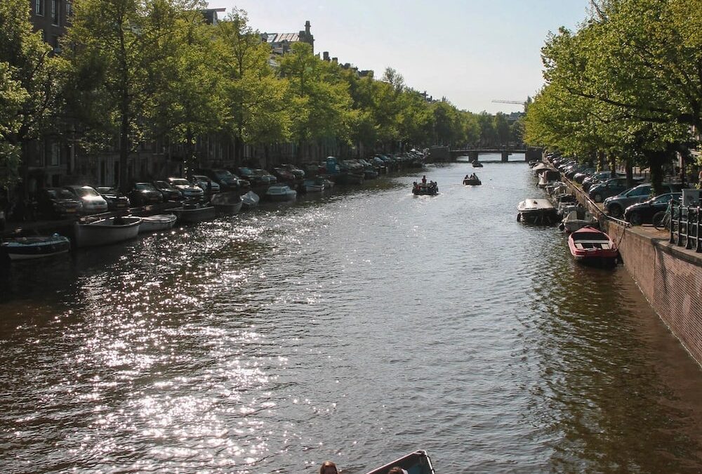 LEUKE ACTIVITEIT: SLOEP HUREN IN AMSTERDAM VIA CANAL MOTORBOATS 