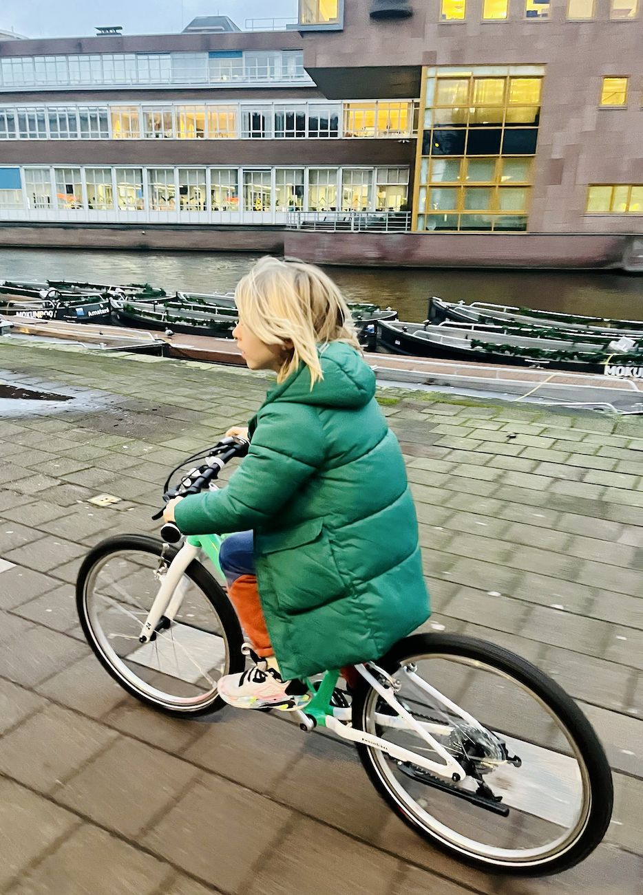 Om deze mijlpaal te markeren en zijn 10-jarig jubileum te vieren, introduceert het bedrijf de woom ORIGINAL 'Anniversary Red' editie, een unieke fiets die speciaal is ontworpen om kinderen een buitengewone fietservaring te bieden!
