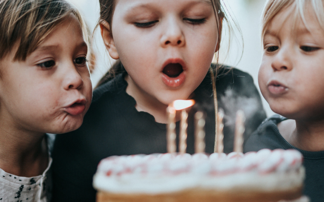 5 TIPS VOOR HET ORGANISEREN VAN EEN VOORDELIGE KINDERVERJAARDAG