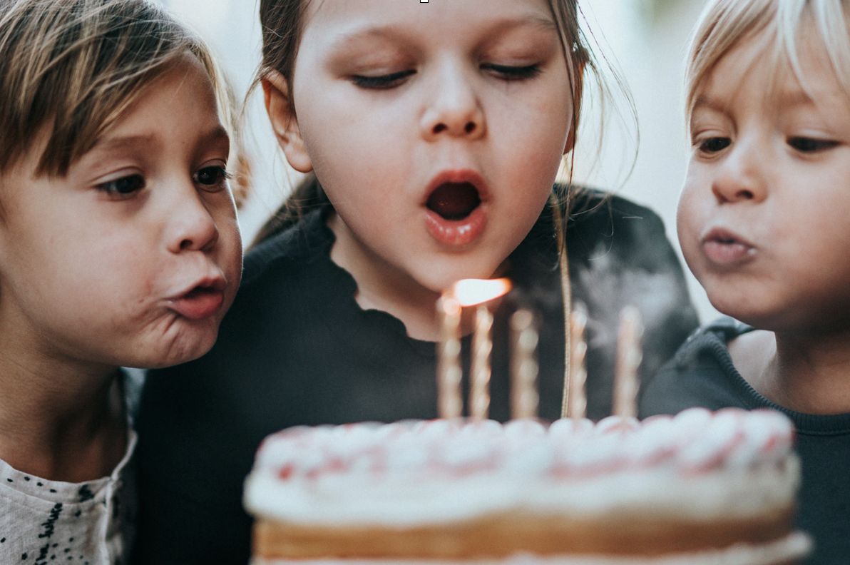 5 TIPS VOOR HET ORGANISEREN VAN EEN VOORDELIGE KINDERVERJAARDAG