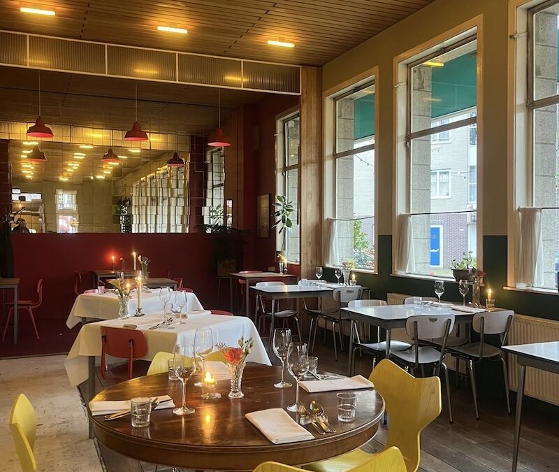 CAFE MODERN; HIER WIL JE DINEREN OF LEKKER LUNCHEN IN HET WEEKEND